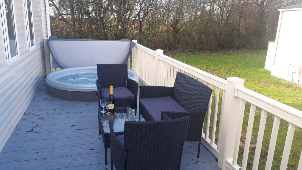 Ksr Hot Tub Holiday Home At Tattershall Lakes Esterno foto